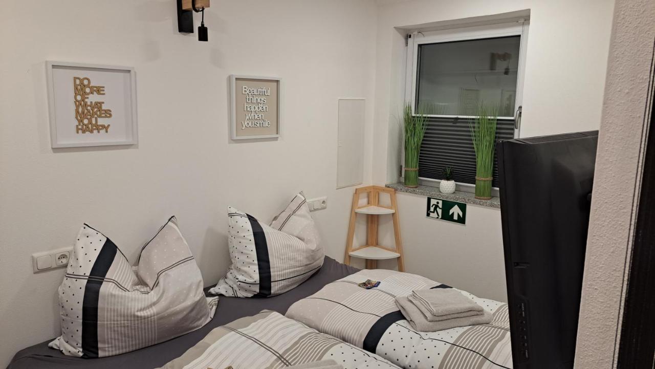 Appartment-Ferienwohnung Mit Kueche, Bad, Kostenlos Wlan, Modern Eingerichtet Roding Exterior photo