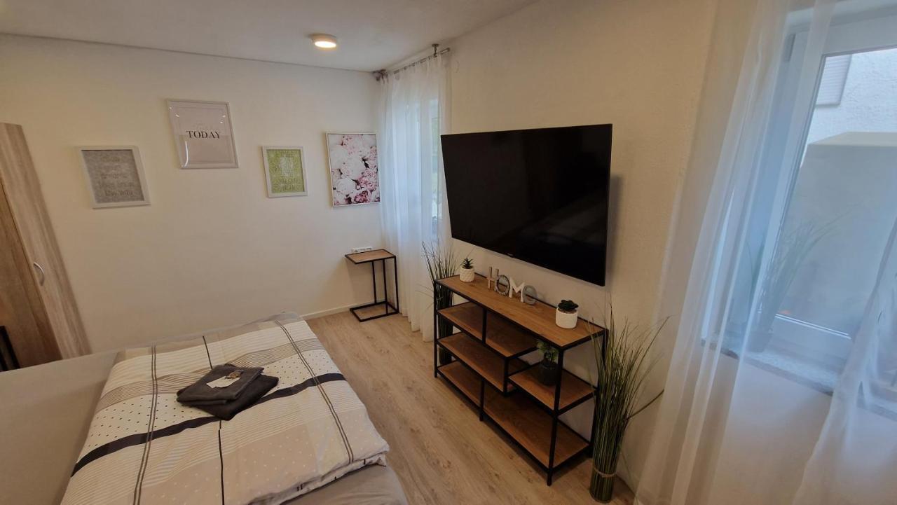 Appartment-Ferienwohnung Mit Kueche, Bad, Kostenlos Wlan, Modern Eingerichtet Roding Exterior photo